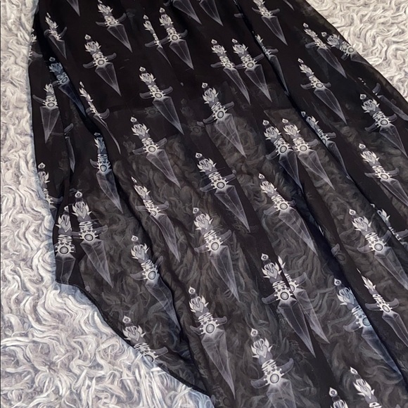 High low dagger skirt - Picture 4 of 7